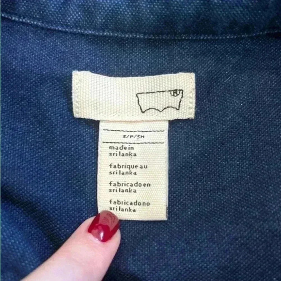Levi’s denim blue midi button up dress in size small - Picture 5 of 5